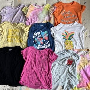 Old Navy Kids Graphic Tees - Size: M (8)
